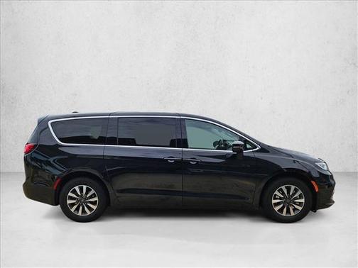 Brilliant Black Crystal Pearlcoat 2023 Chrysler Pacifica Hybrid Touring L