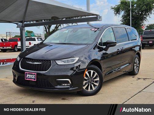 Brilliant Black Crystal Pearlcoat 2023 Chrysler Pacifica Hybrid Touring L