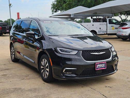 Brilliant Black Crystal Pearlcoat 2023 Chrysler Pacifica Hybrid Touring L