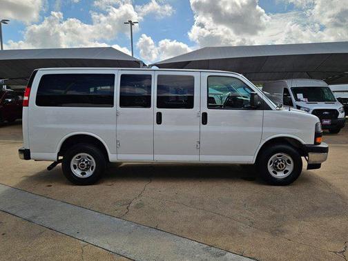 2017 GMC Savana 3500 LT