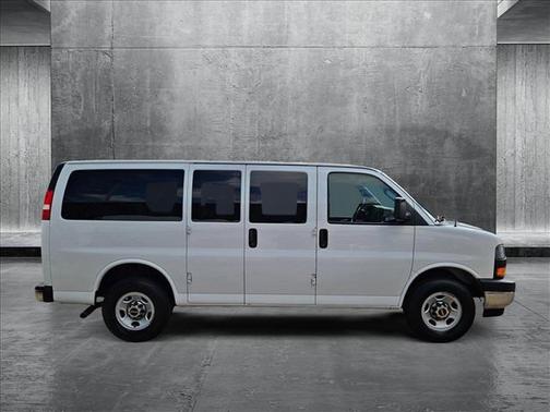 2017 GMC Savana 3500 LT