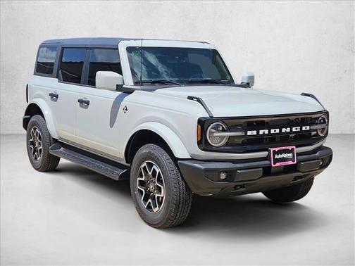 Avalanche Gray 2026 Ford Bronco Outer Banks