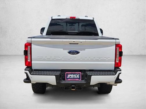 Oxford White 2023 Ford F-250 Lariat