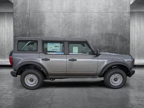 2025 Ford Bronco Base 4 Door 4x4