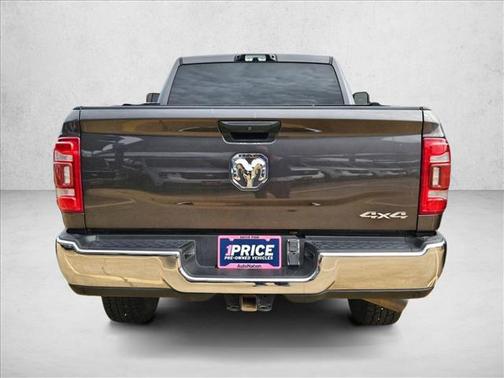 2022 RAM 2500 Tradesman Crew Cab 4x4 6'4' Box