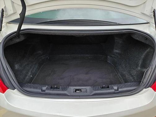2016 Lincoln MKS Base