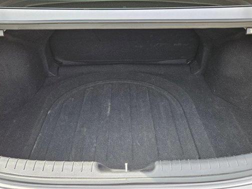 Fluid Metal 2024 Hyundai ELANTRA SEL