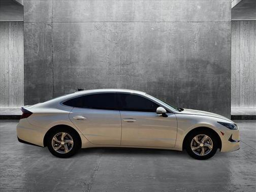 2022 Hyundai SONATA SE