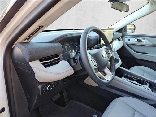 Star White Metallic Tri-Coat 2026 Ford Explorer Active