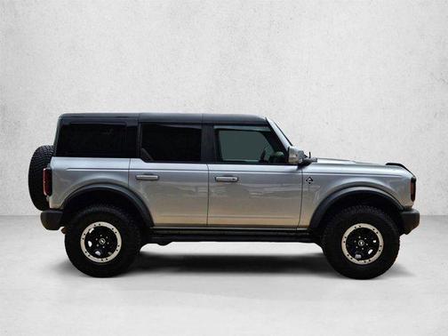 Iconic Silver Metallic 2024 Ford Bronco Outer Banks