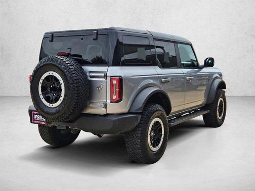 Iconic Silver Metallic 2024 Ford Bronco Outer Banks