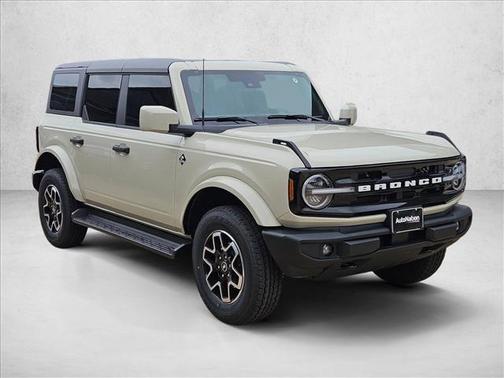 Desert Sand 2026 Ford Bronco Outer Banks