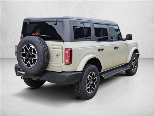 Desert Sand 2026 Ford Bronco Outer Banks