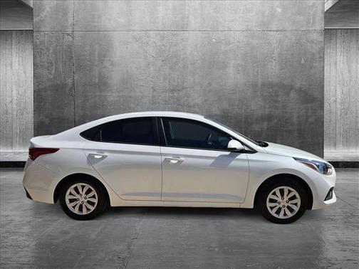 2022 Hyundai Accent SE