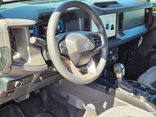 2025 Ford Bronco Base 4 Door 4x4