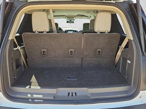 Star White Metallic Tri-Coat 2021 Ford Expedition XLT