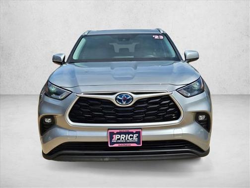 Celestial Silver Metallic 2023 Toyota Highlander Hybrid XLE