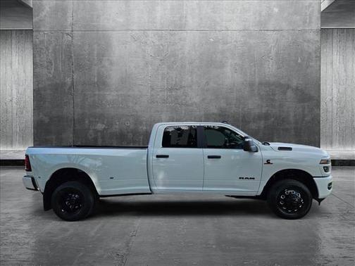 2025 RAM 3500 Lone Star Crew Cab 4x4 8' Box