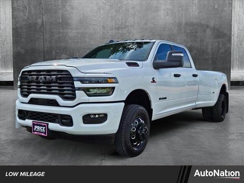 2025 RAM 3500 Lone Star Crew Cab 4x4 8' Box