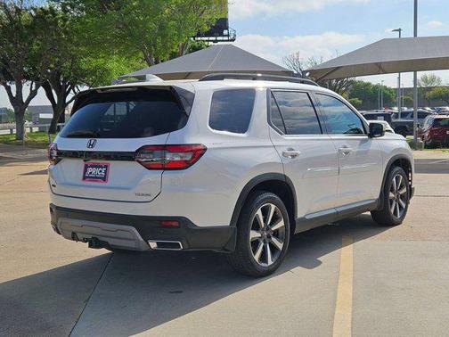 Platinum White Pea 2023 Honda Pilot Touring 8-Passenger