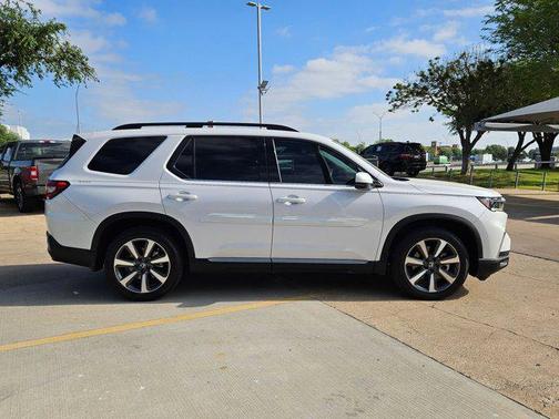 Platinum White Pea 2023 Honda Pilot Touring 8-Passenger