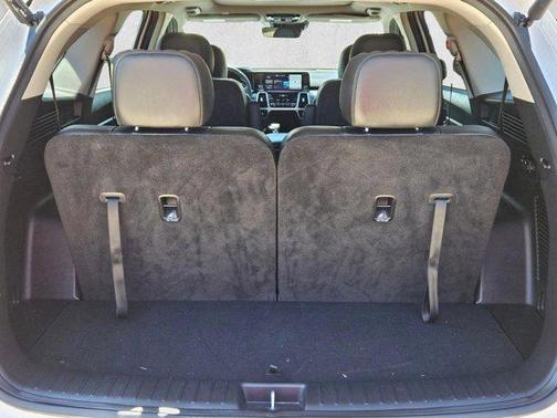 Glacial White Pearl 2023 Kia Sorento SX