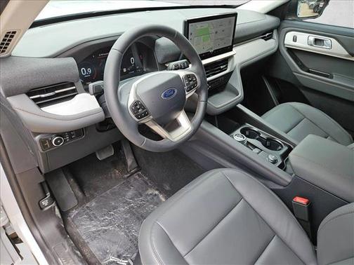 Space White Metallic 2026 Ford Explorer Active