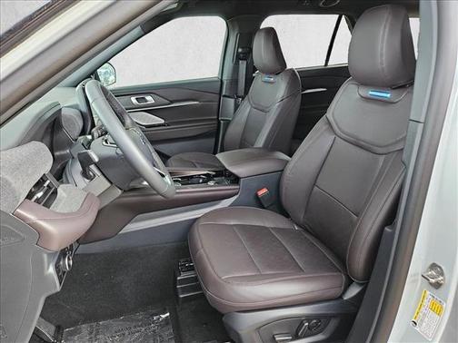 Space White Metallic 2026 Ford Explorer Platinum
