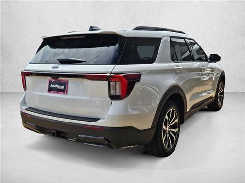 Star White Metallic Tri-Coat 2026 Ford Explorer ST-Line