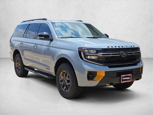 Glacier Gray Metallic Tri-Coat 2026 Ford Expedition Tremor