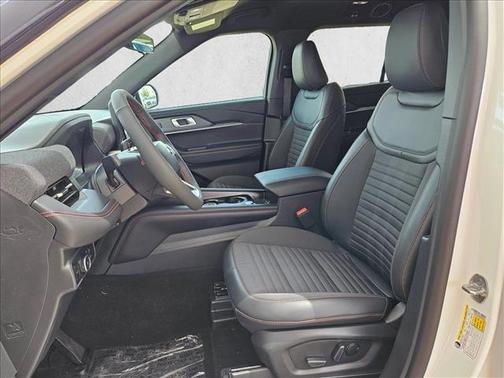 Star White Metallic Tri-Coat 2026 Ford Explorer ST-Line