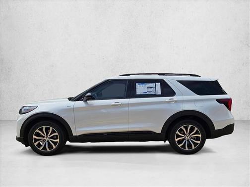 Star White Metallic Tri-Coat 2026 Ford Explorer ST-Line