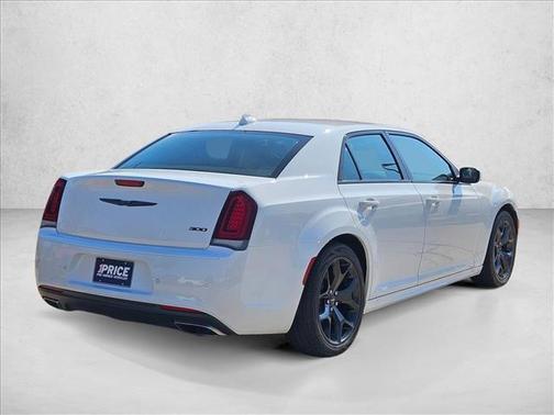 Bright White Clearcoat 2022 Chrysler 300 Touring