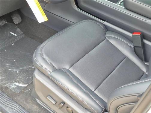 Star White Metallic Tri-Coat 2026 Ford Expedition Max Platinum