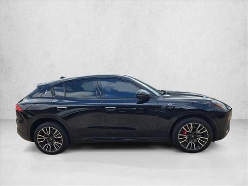 Nero Tempesta Metallic 2023 Maserati Grecale GT
