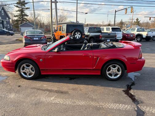 2004 Ford Mustang Deluxe