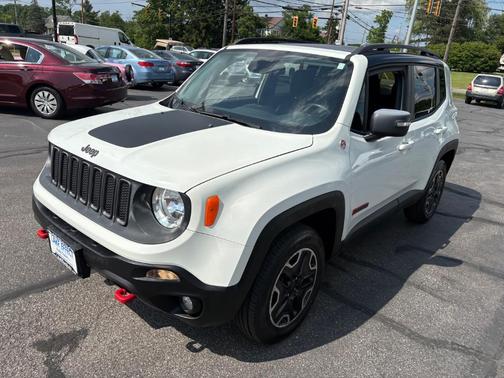 Alpine White 2016 Jeep Renegade Trailhawk