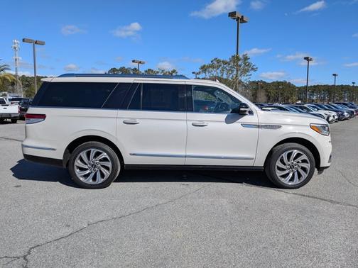 2022 Lincoln Navigator L RESERVE