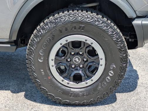 CARBONIZED GRAY METALLIC 2023 Ford Bronco BADLANDS