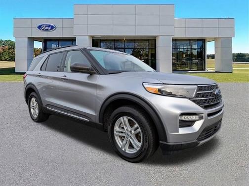 ICONIC SILVER METALLIC 2023 Ford Explorer XLT
