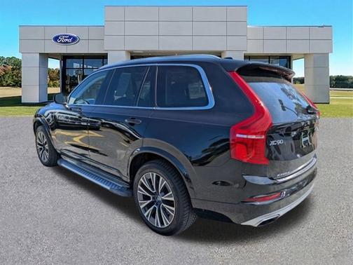 Black 2021 Volvo XC90 T6 MOMENTUM 7 PASSENGER