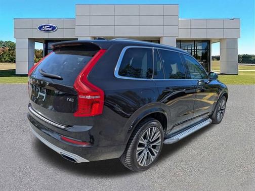 Black 2021 Volvo XC90 T6 MOMENTUM 7 PASSENGER