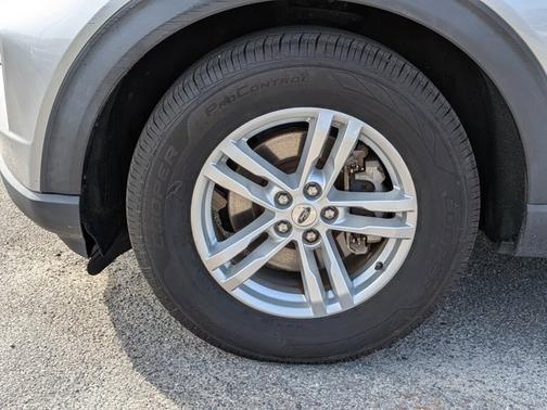 ICONIC SILVER METALLIC 2021 Ford Explorer XLT