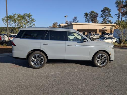 2025 Lincoln Navigator RESERVE