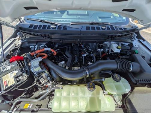 STAR WHITE METALLIC TRICOAT 2025 Ford F-150 PLATINUM