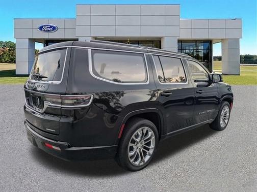 Diamond Black Crystal Pearlcoat 2022 Jeep Grand Wagoneer SERIES II