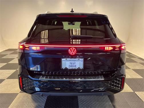 2026 Volkswagen Tiguan 2.0T SEL R-Line