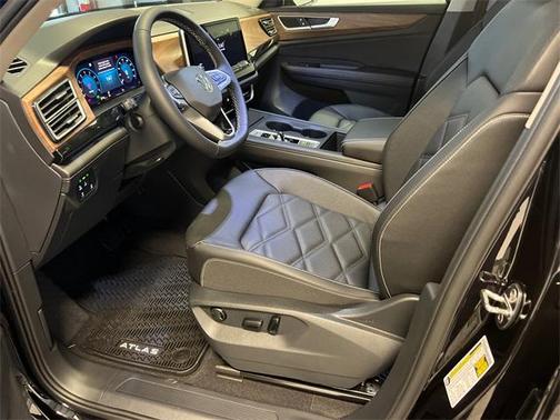 2025 Volkswagen Atlas 2.0T SE