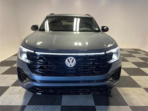 2025 Volkswagen Atlas Cross Sport 2.0T SEL R-Line Black