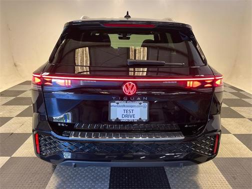 2025 Volkswagen Tiguan 2.0T SEL R-Line